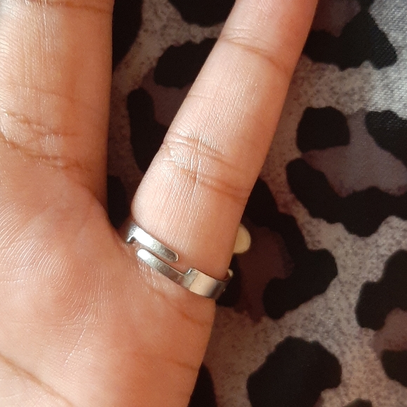 Ring - Picture 3 of 4